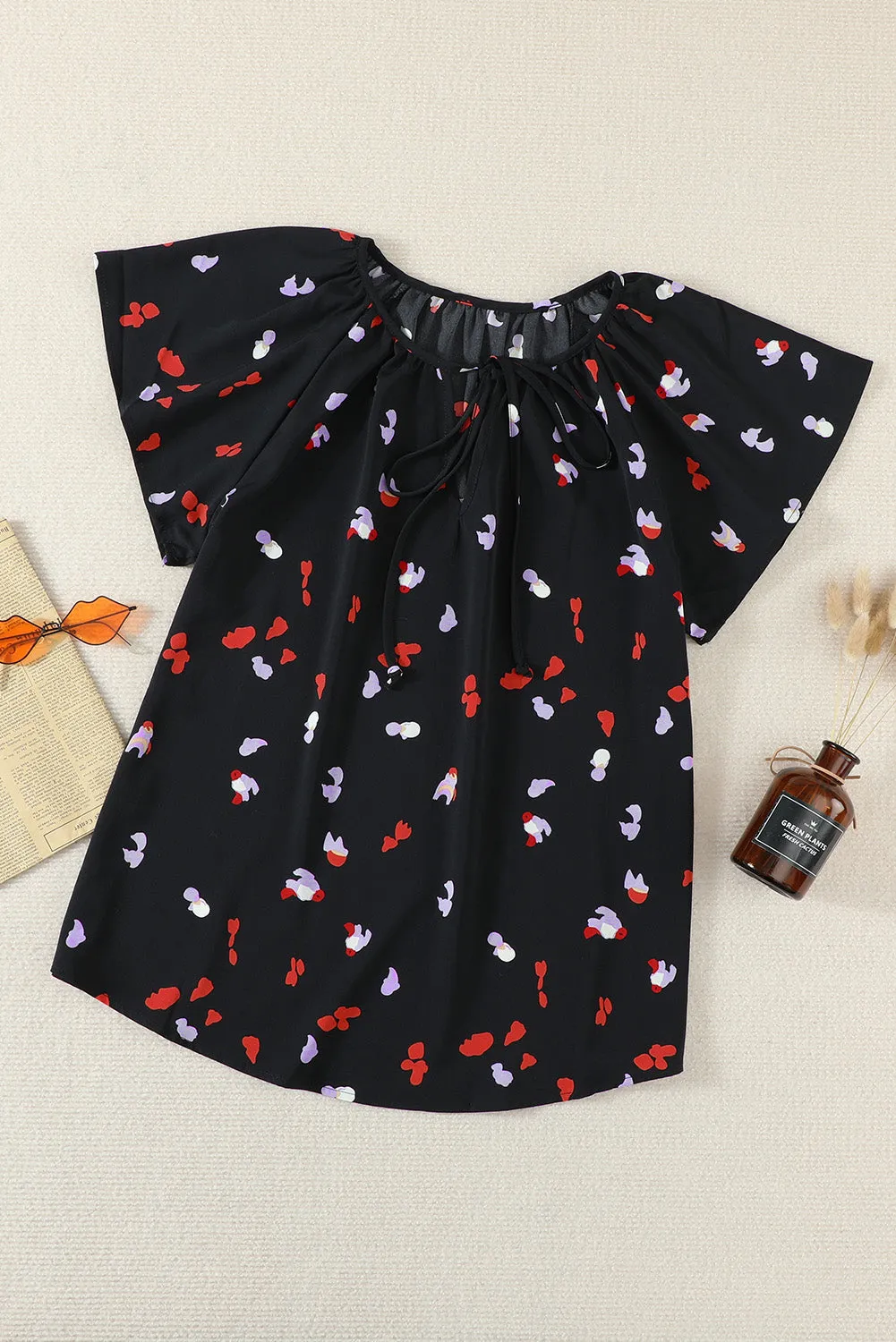 Black V-neck Short Sleeve Floral Print Fantasy Fluttering Blouse